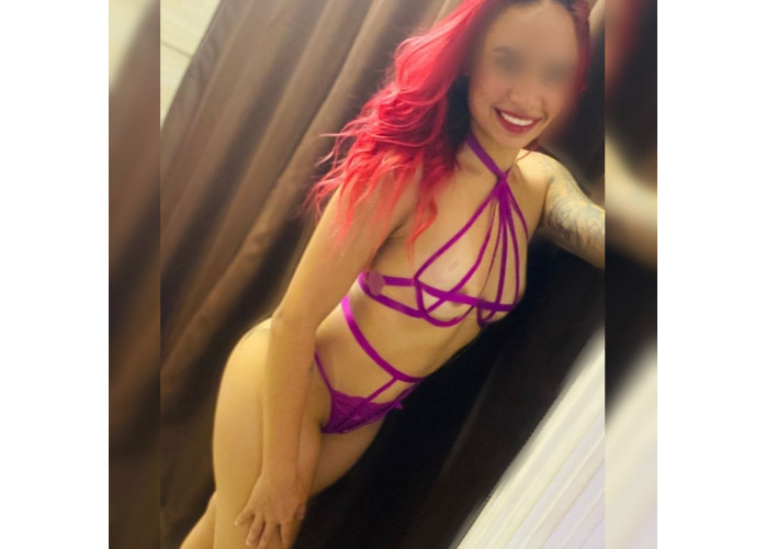 MORENA DO CABELO VERMELHO ENGULO SEU PAU INTEIRO