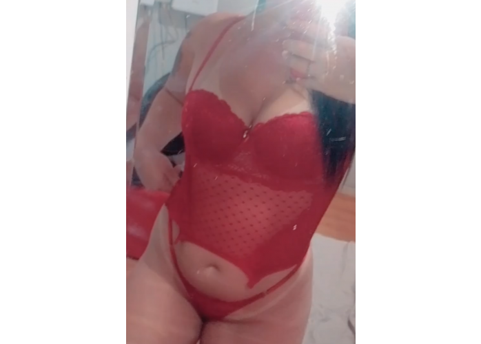 Branquinha gostosa do bundão 100$ meia hora com local tranquilo 🔥