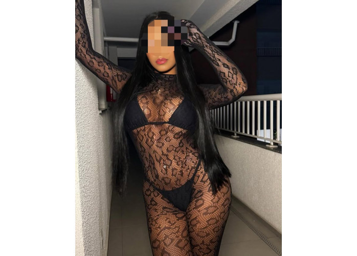 Sua minfeta safadinha que adora gozar gostoso vem chupar minha bucetinha vem me comer gozar gostoso comigo