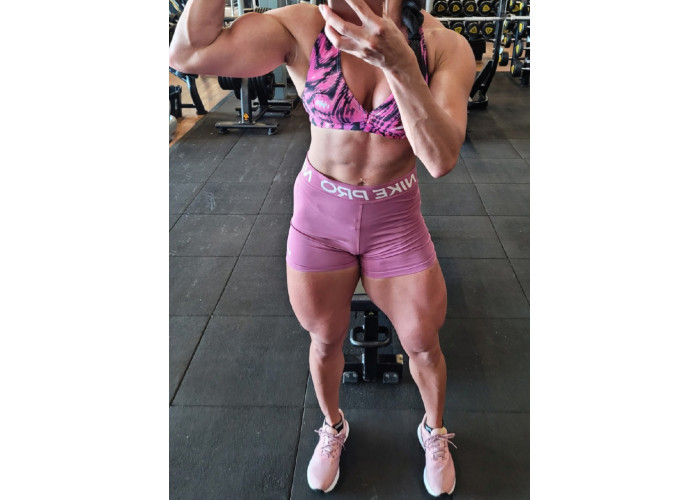 Vídeo chamada,  Atleta Musculosa  / Sarada 
