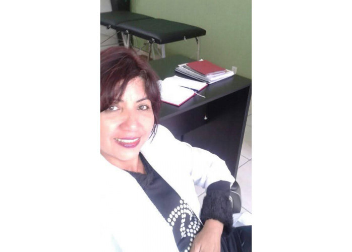 Massagista profissional terapêutica 49 anos 