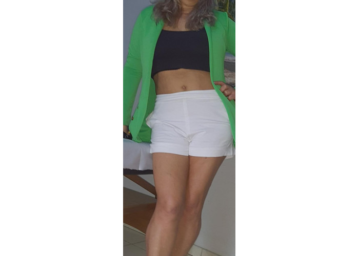 Massagista Profissional com massagem relaxante e lingan.