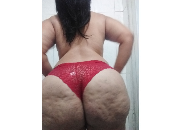 Morena gordinha quente com local adora um oral 