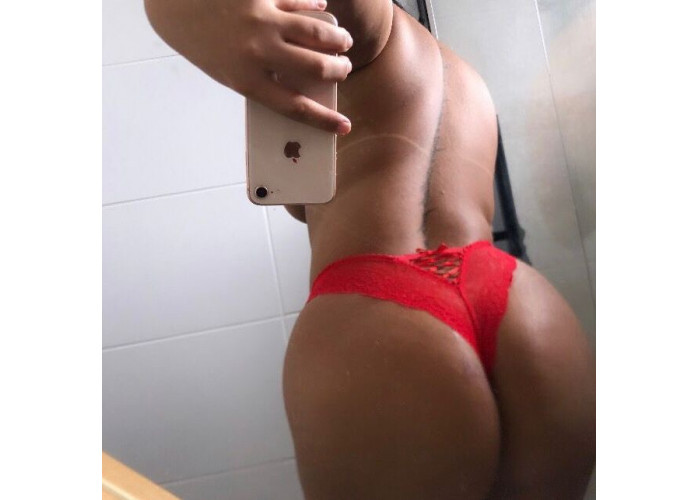 Novinha 😍 do corpão cheia de fogo e vontade 
