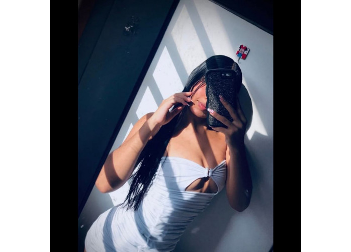 Novinha novidade na cidade. Atendo com local com hora marcada . Vem fude gostoso 😋 