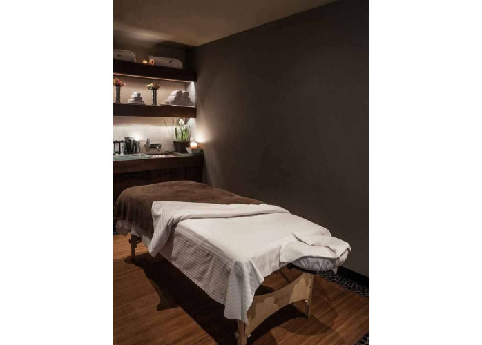 Sou Mulher Massoterapeuta Especializada em técnicas de massagem relaxante e tântrica
