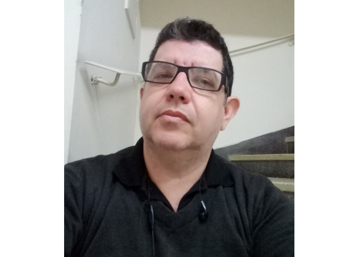 Grego 55 procura relacionamento aberto com submissa