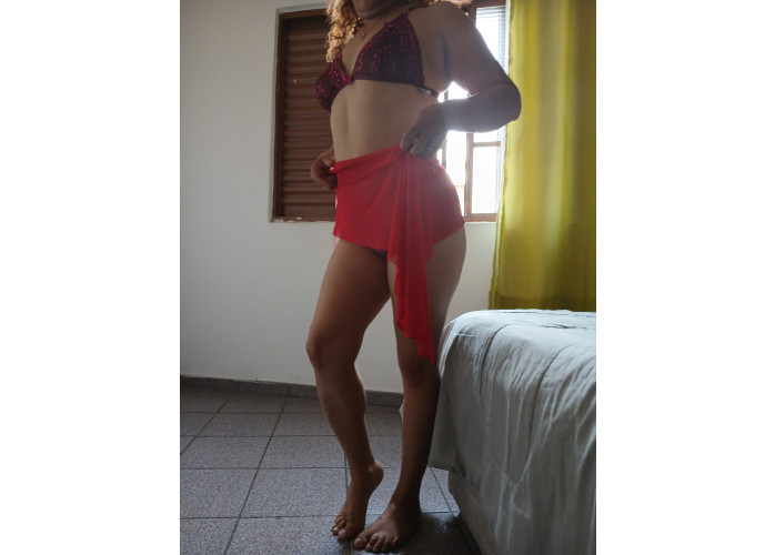 Mulher pequena  E completa 
