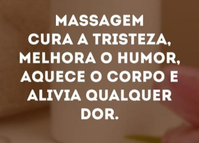 Massoterapeuta Mulher atende com Massagens para aliviar dores ,cansaço e estresse 