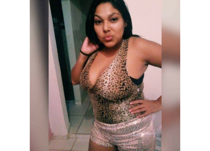 Bruna morena peituda 
