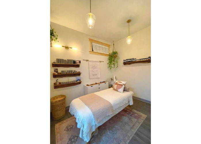 Sou Mulher Massoterapeuta atendo com Massagens Terapêuticas para alivio de dores ,cansaço e estresse 