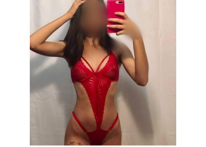 Magrinha gostosa, com local 100 reais . Chama aí pra eu te dar muito prazer 💋🔥