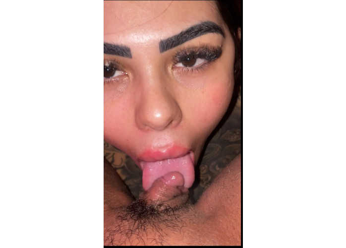 Greluda vadia que ama foder como cadela no cio.