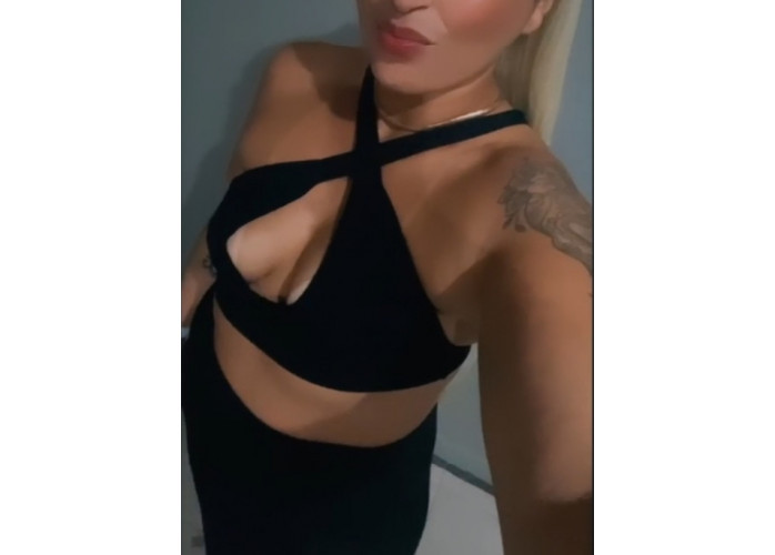 Loira alta gostosa com massagens e sexo bem prazeroso