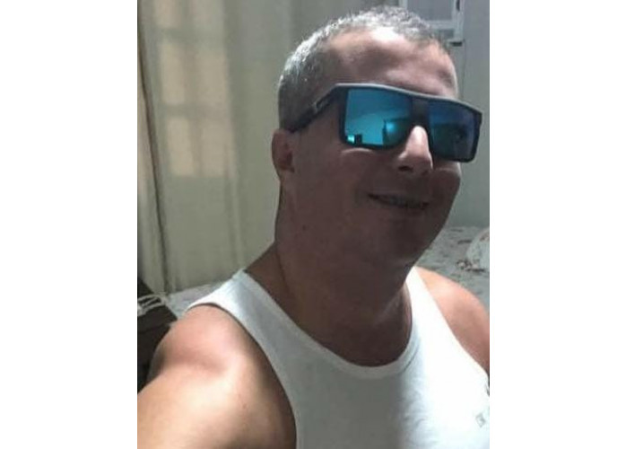 Quero uma menina nova para morar comigo e bancar Quero uma menina nova para morar comigo e bancar