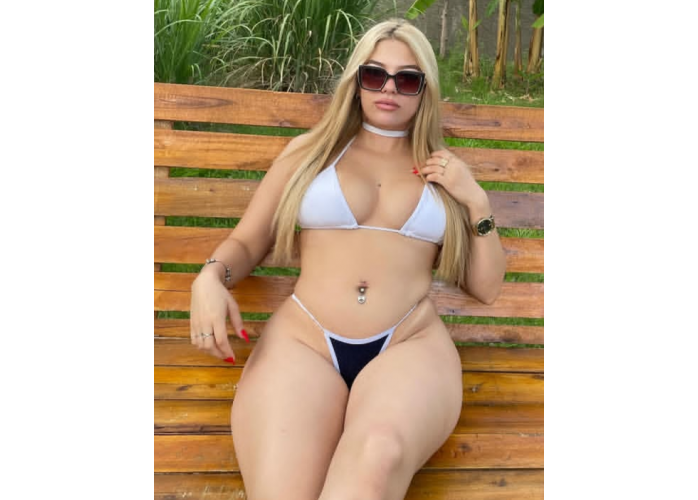 Loirinha disponível e com local amores.