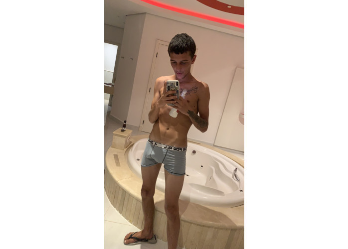 olá sou bem safado e adoro putaria gostosinha meter gostoso sou bem profissional no que faço bora contratar meus serviço