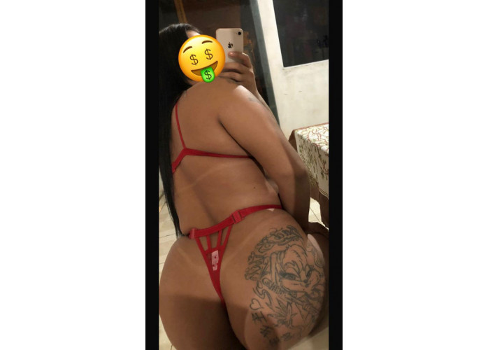 Putinha com muito tesão na bucetinha 