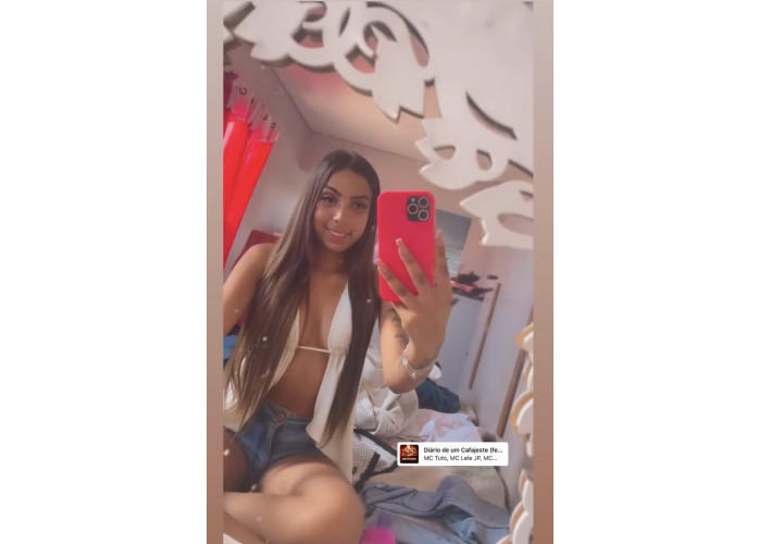 Novinha safadinha com local 🔥