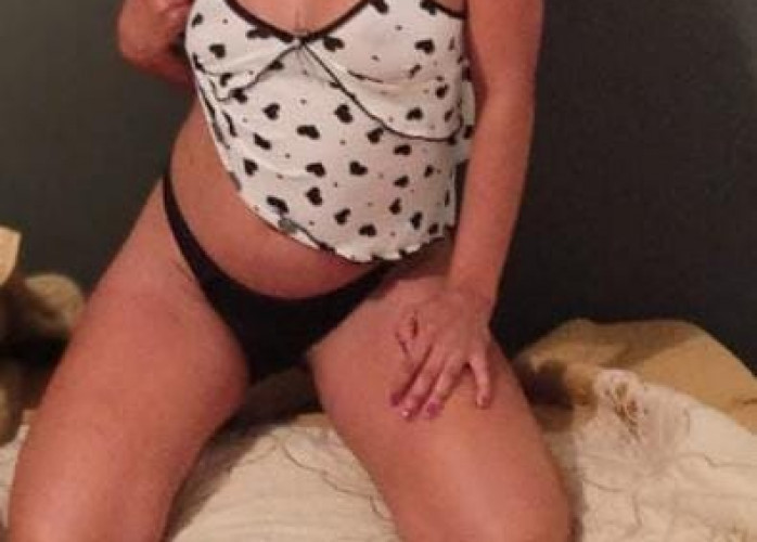 Vem me comer de 4 e gozar na minha boca Vem me comer de 4 e gozar na minha boca