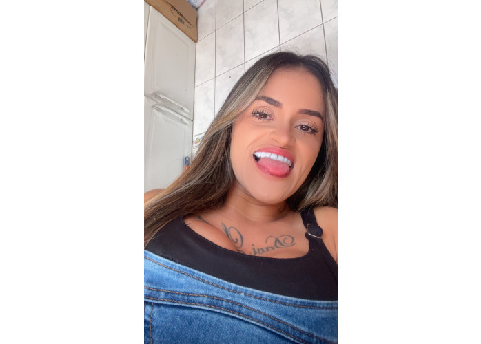 Gatinha siliconada com local estilo namoradinha 